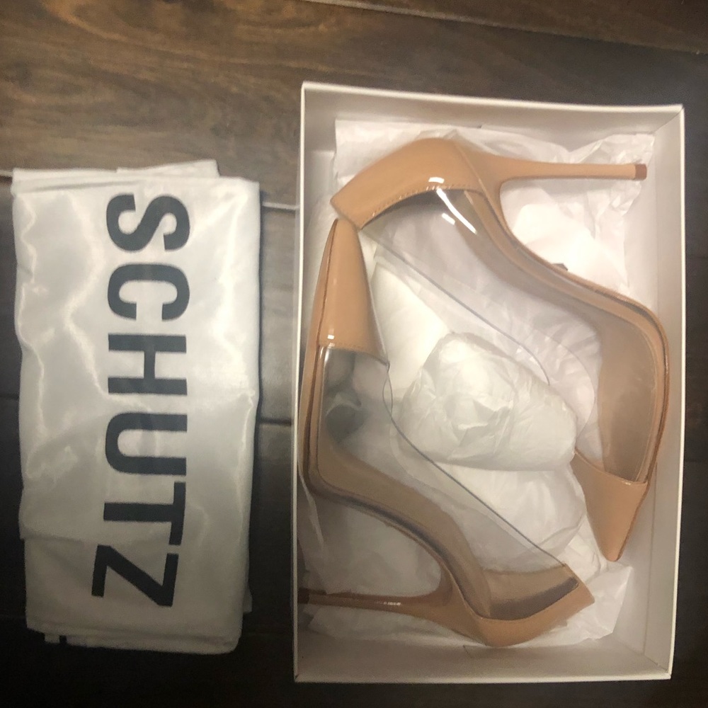 Schutz Cendi Pump NWOT